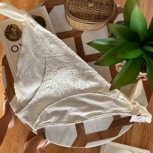 XL WHITE AERIE SWIM BOTTOMS